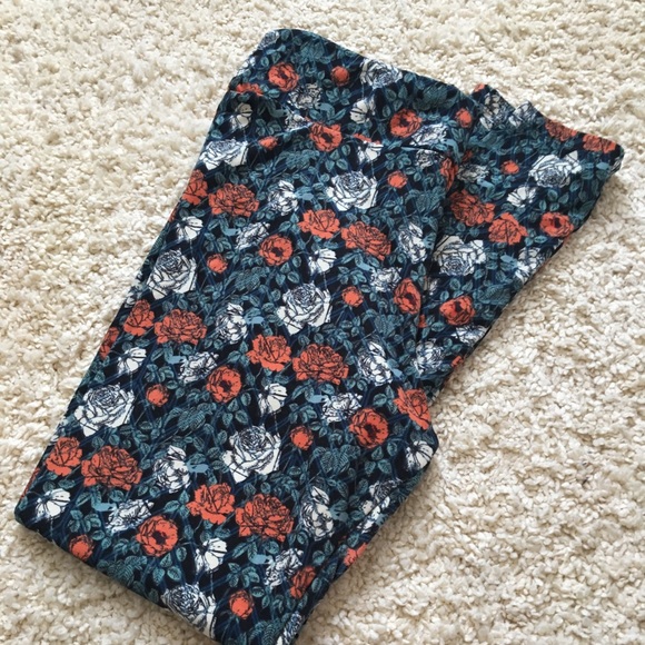 LuLaRoe Pants - Lularoe TC Leggings - Tall & Curvy - Rose Print